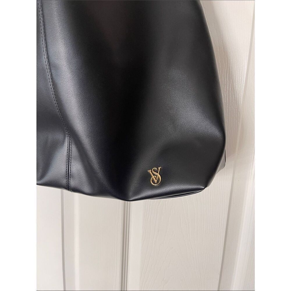 Victoria’s Secret black faux leather hobo bow bag NWT - Picture 2 of 4